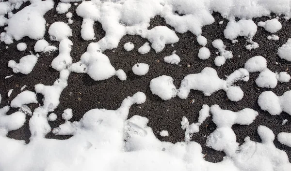Neve no pavimento como pano de fundo — Fotografia de Stock