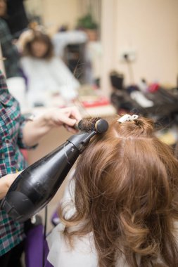 bir güzellik salonu blow-drying