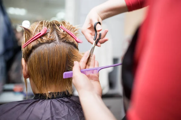 Female hair cutting scissors in beauty salon — Stock Photo, Image