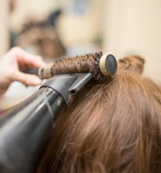 Séchage par soufflage dans un salon de beauté — Photo