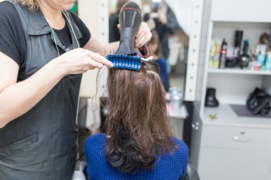 bir güzellik salonu blow-drying