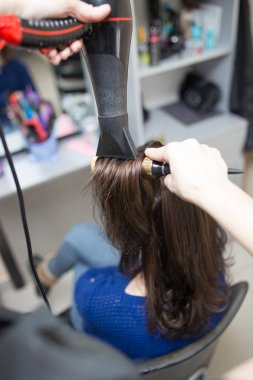 bir güzellik salonu blow-drying