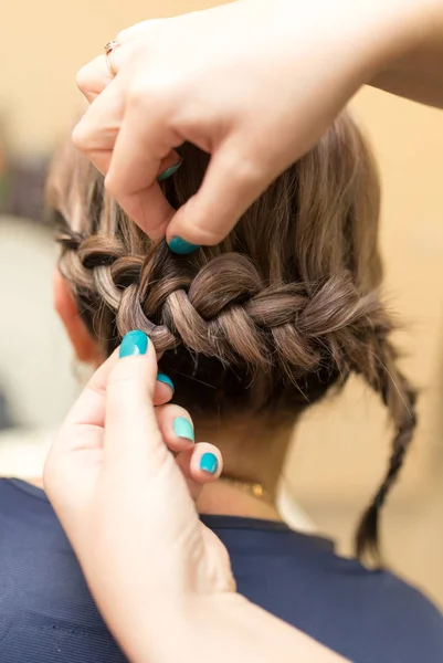 Weave braids in the beauty salon — Stock Photo, Image