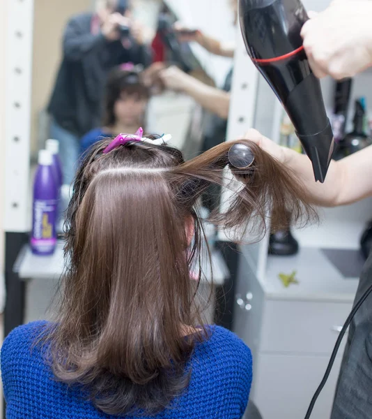 Séchage par soufflage dans un salon de beauté — Photo