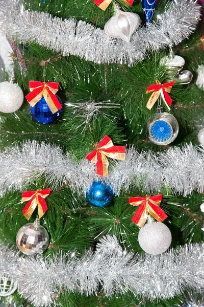 Jouet sur le sapin de Noël pour la nouvelle année — Photo