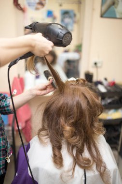 bir güzellik salonu blow-drying