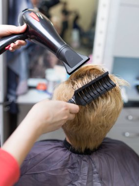 bir güzellik salonu blow-drying