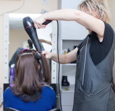 bir güzellik salonu blow-drying