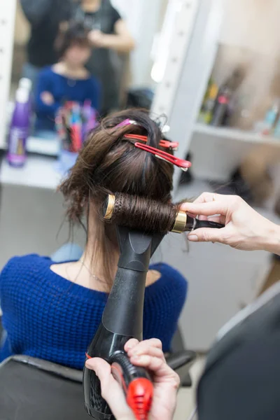 Séchage par soufflage dans un salon de beauté — Photo