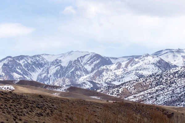 Montagnes enneigées du Tian Shan en hiver — Photo