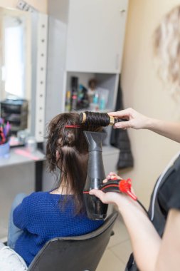 bir güzellik salonu blow-drying