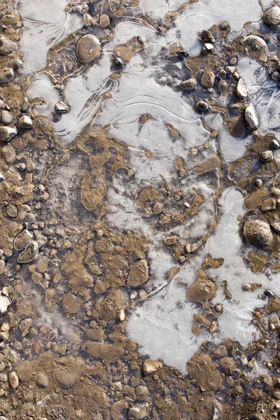 Hielo en una piscina en la naturaleza — Foto de Stock