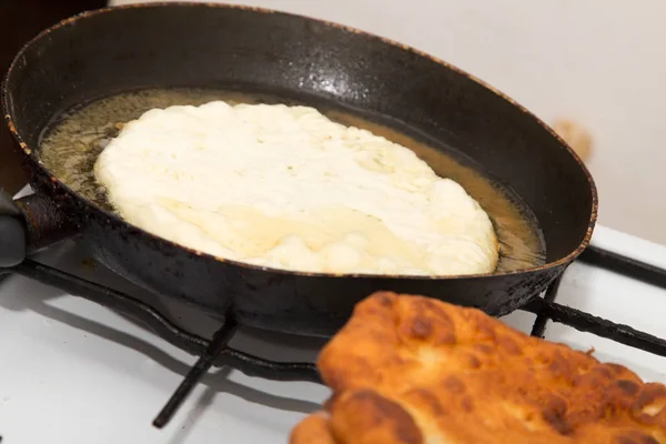 Gâteaux dans la casserole — Photo