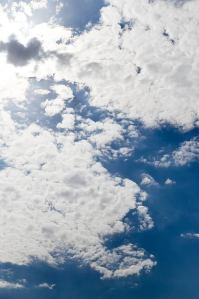 Bellissime nuvole nel cielo — Foto Stock