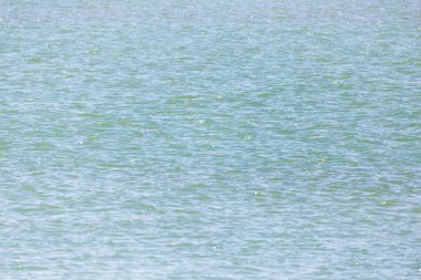 su yüzeyi güzel arka