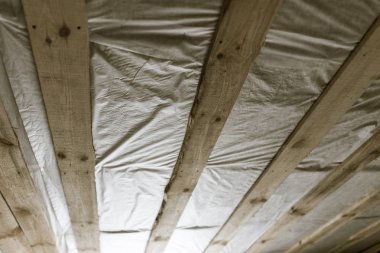 arka plan olarak ahşap tavan