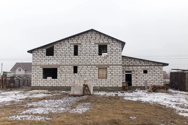 Новый дом построен из пенопласта — стоковое фото