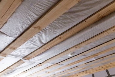 arka plan olarak ahşap tavan