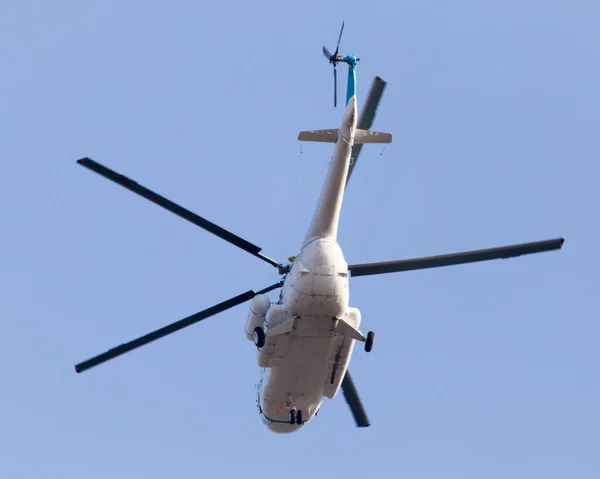 Helicopter on a blue sky — Stock Photo, Image