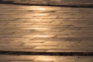 arka plan olarak gün batımında kömür topakları