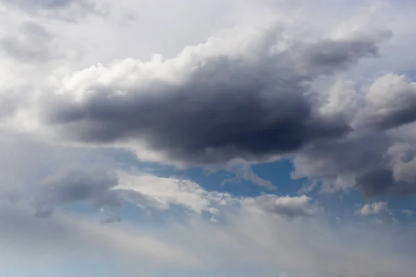 Awan yang indah di langit biru — Stok Foto