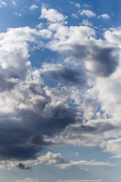 Awan yang indah di langit biru — Stok Foto