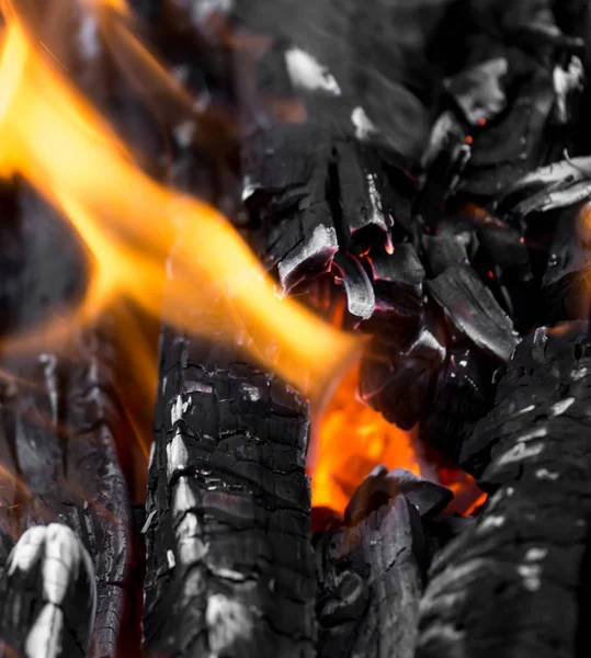 Arka plan olarak yanan kömür — Stok fotoğraf