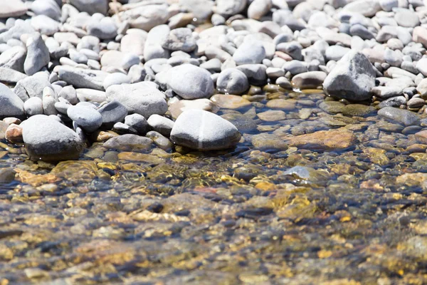 Stenar i vatten natur — Stockfoto