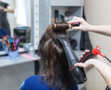 bir güzellik salonu blow-drying