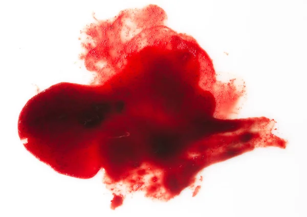 Étalé de sang rouge sur fond blanc — Photo