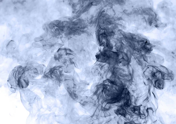 Blauer Rauch auf weißem Hintergrund. Umkehrung — Stockfoto