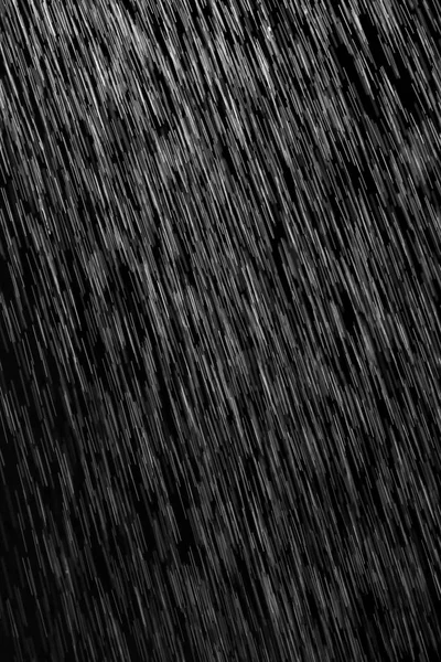 Lluvia sobre un fondo negro —  Fotos de Stock