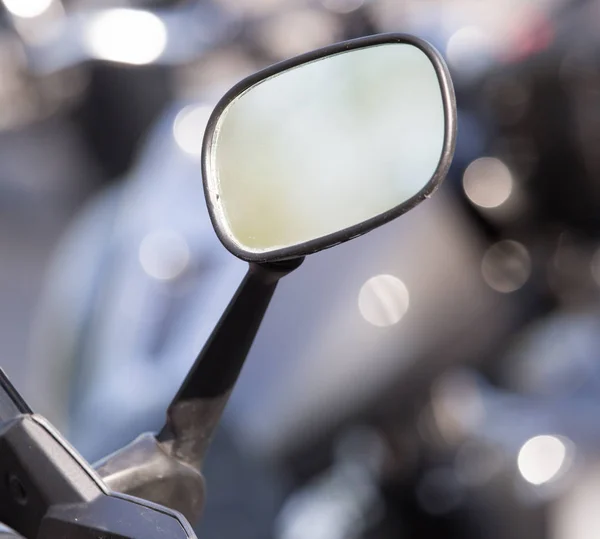 Mooi detail van de motorfiets. spiegel — Stockfoto