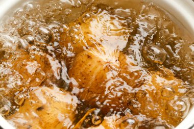 bir tavada pişmiş patates