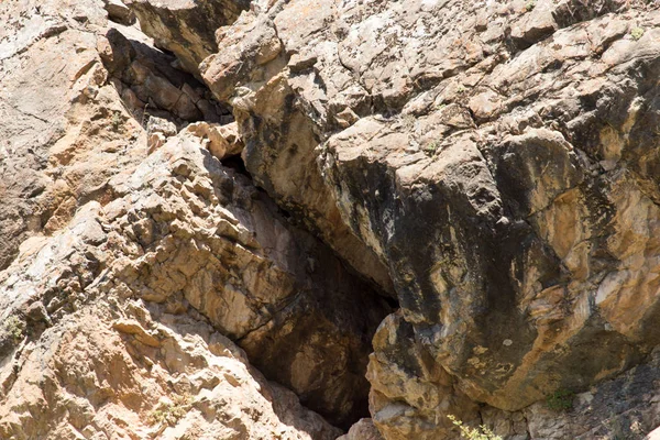 Фон каменной скалы в горах — стоковое фото
