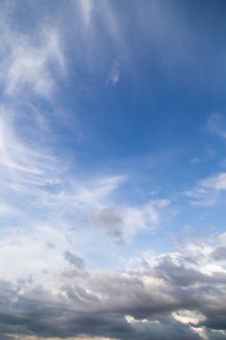 Mavi gökyüzü güzel bulutlar