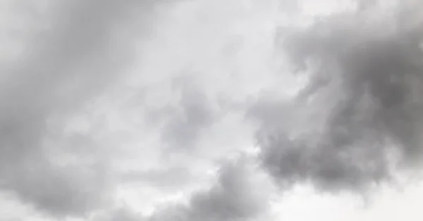 Nuvens pretas grossas como fundo — Fotografia de Stock
