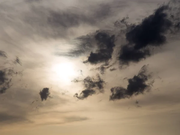 Szép felhők és a naplemente, a háttérben — Stock Fotó