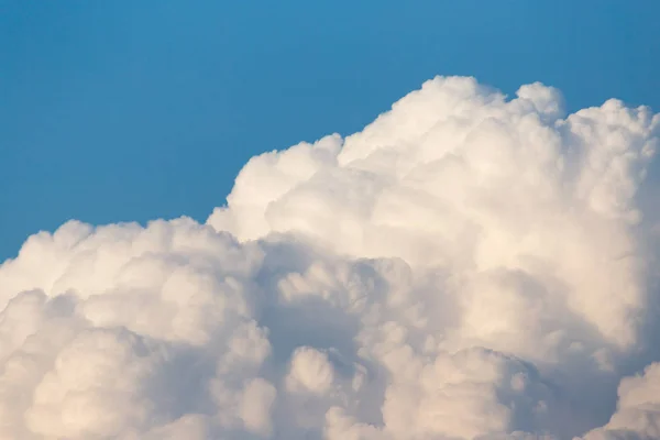 Awan di langit saat matahari terbenam — Stok Foto