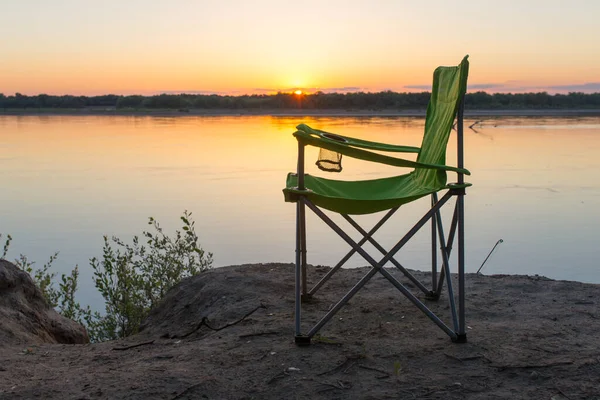 Stuhl Silhouette Auf Sonnenuntergang Hintergrund Park Der Natur — Stockfoto