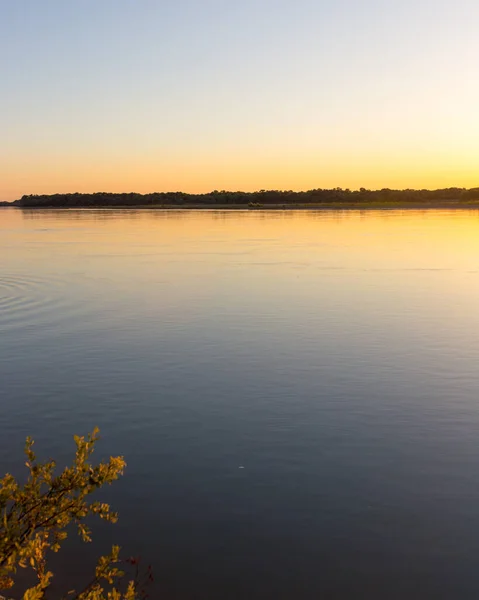 Una Hermosa Puesta Sol Río Parque Naturaleza — Foto de Stock