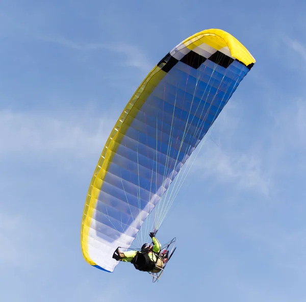 Paracaídas Volando Cielo Parque Naturaleza — Foto de Stock