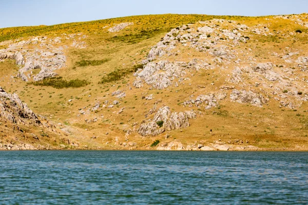 Bellissimo Lago Tra Montagne Del Kazakistan — Foto Stock