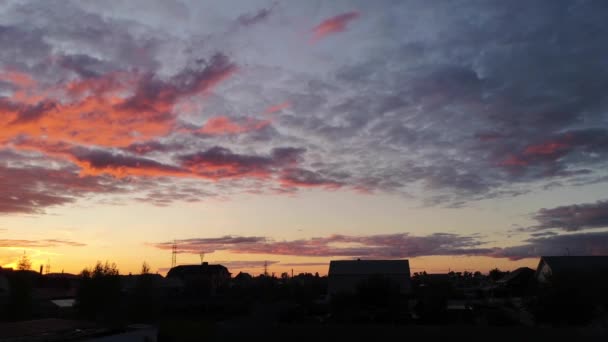 雲に包まれた美しい夕日の空の映像 — ストック動画