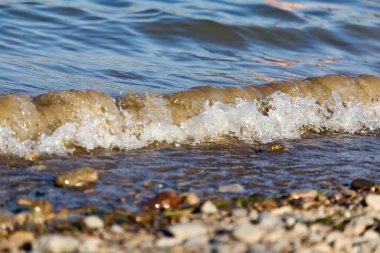 Sahilde arka plan olarak dalga .