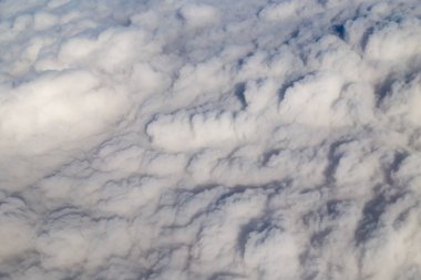 Bulutlar. Uçaktan görüntü. Doğadaki parkta.