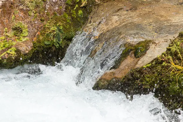 Eau Dans Rivière Montagne Comme Fond — Photo