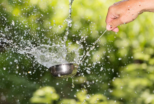 Ladle Mão Spray Água — Fotografia de Stock
