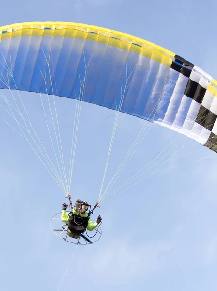 Parachute Sur Fond Ciel Dans Parc Dans Nature — Photo