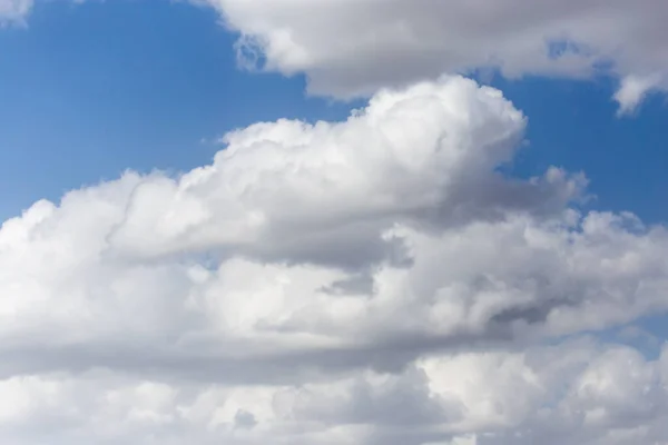 Bellissime Nuvole Cielo Blu Nel Parco Nella Natura — Foto Stock